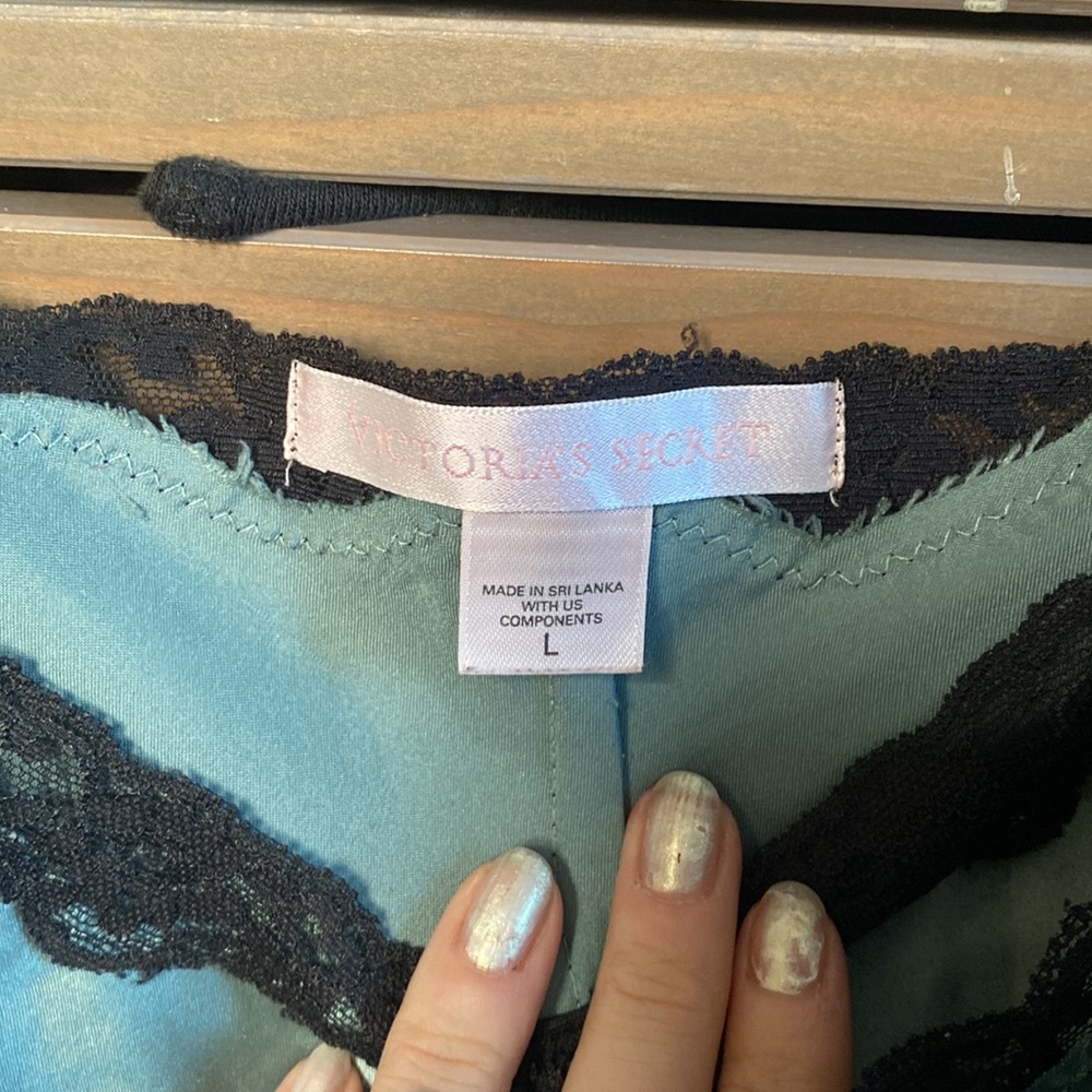 SOLD Slip💋 - Picture 10 of 11